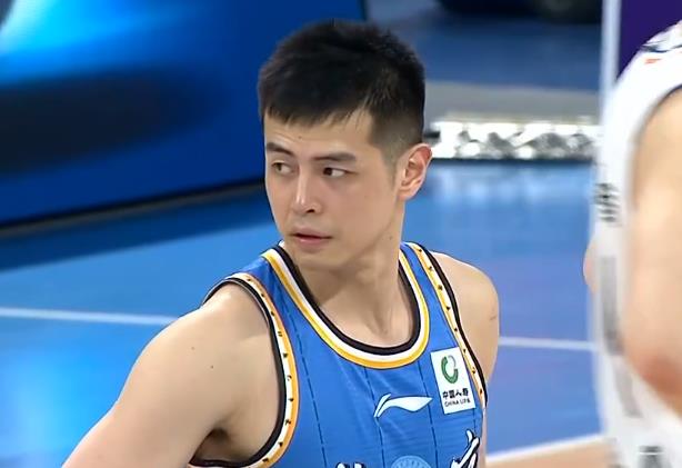 乐鱼体育在线娱乐-加拿大运动员凭借实力，稳坐领先位置