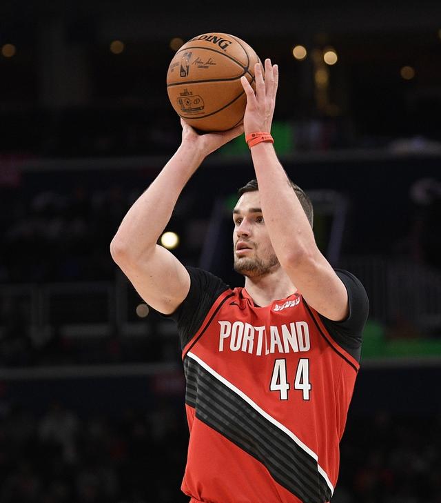 leyu乐鱼体育-弗尔勒姆客场失利，中场组织混乱