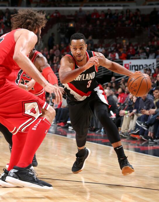 弗尔勒姆客场失利，中场组织混乱