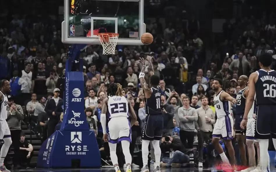 独行侠完胜凯尔特人，瓦兰丘纳斯惊艳世界