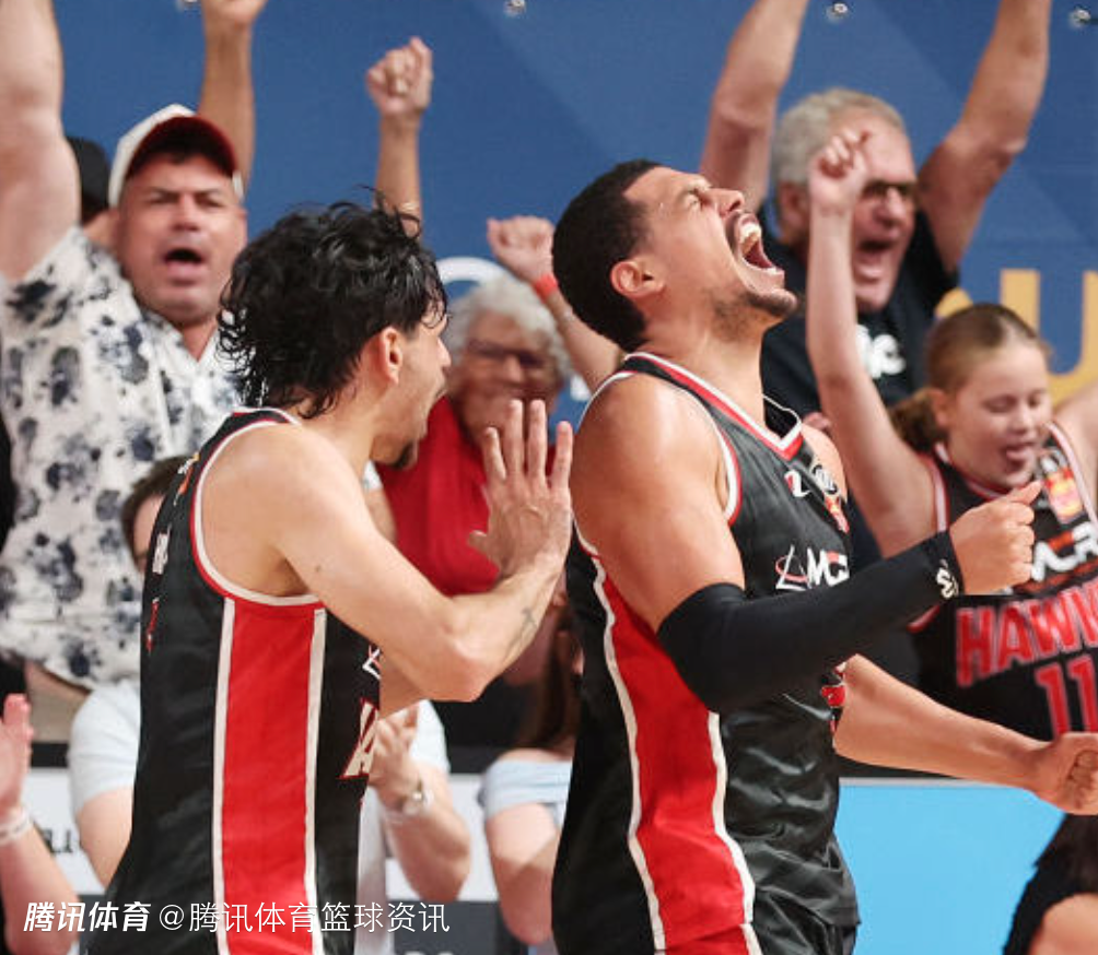 土耳其男篮强势波兰男篮，凯尔·库兹马送出助攻