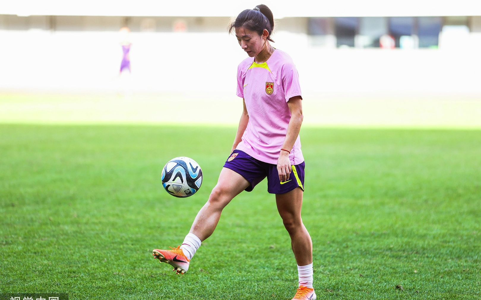 队伍备战女足赛事，训练成果显著