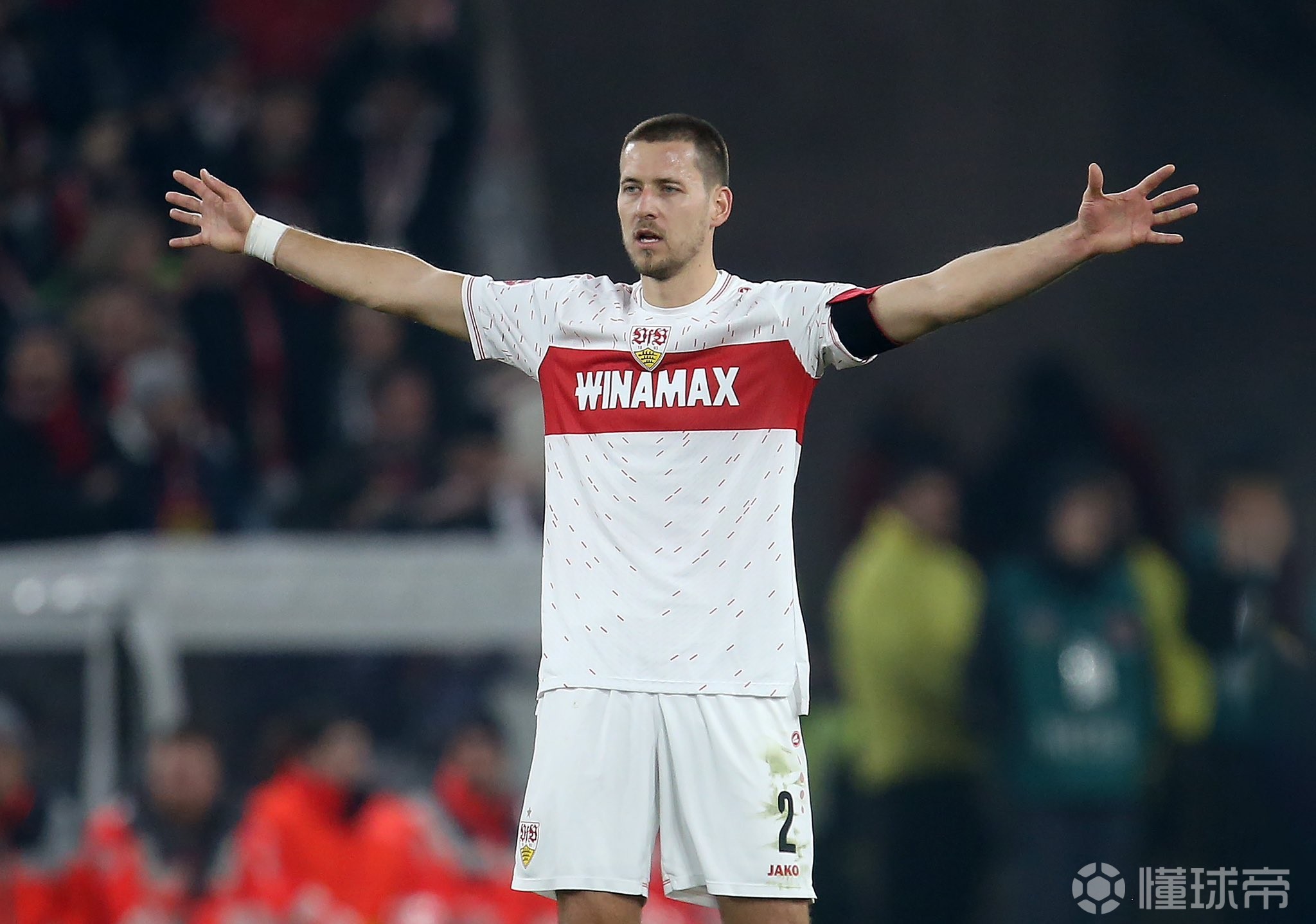 斯图加特中场再次爆发，助球队轻松取胜的简单介绍